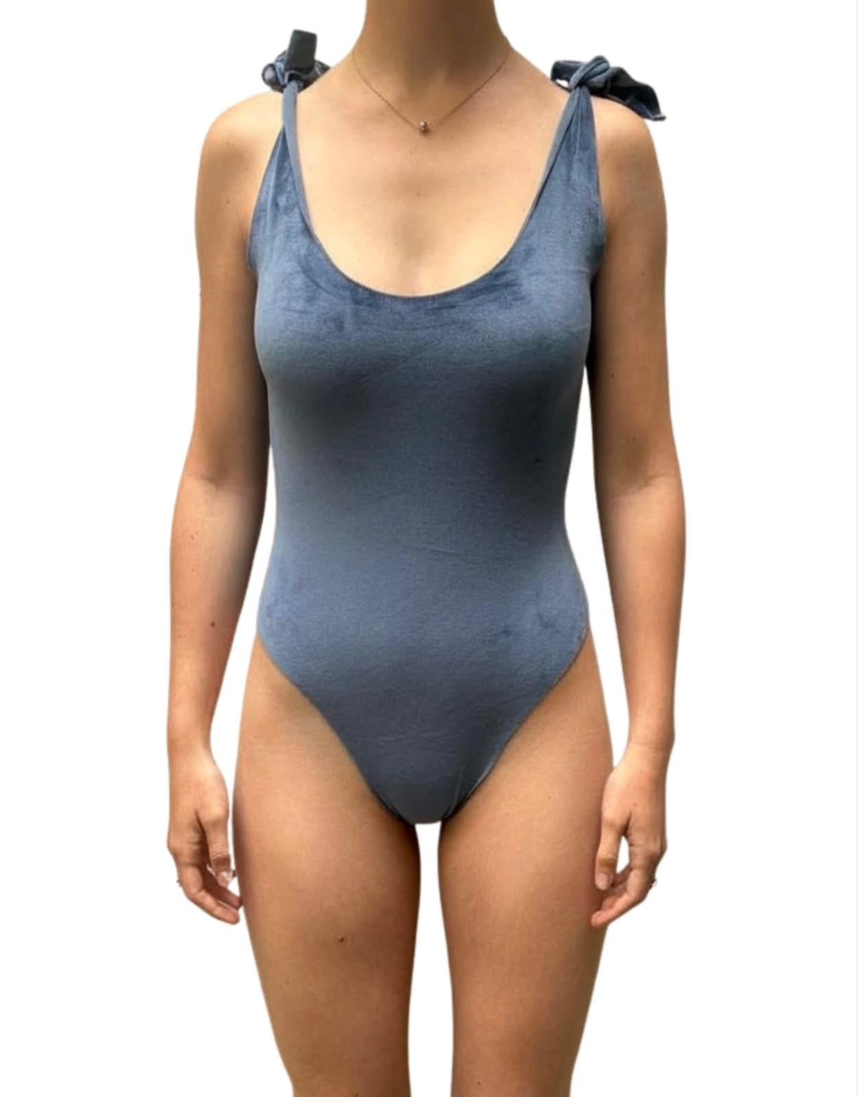 Costume con fiocchetti